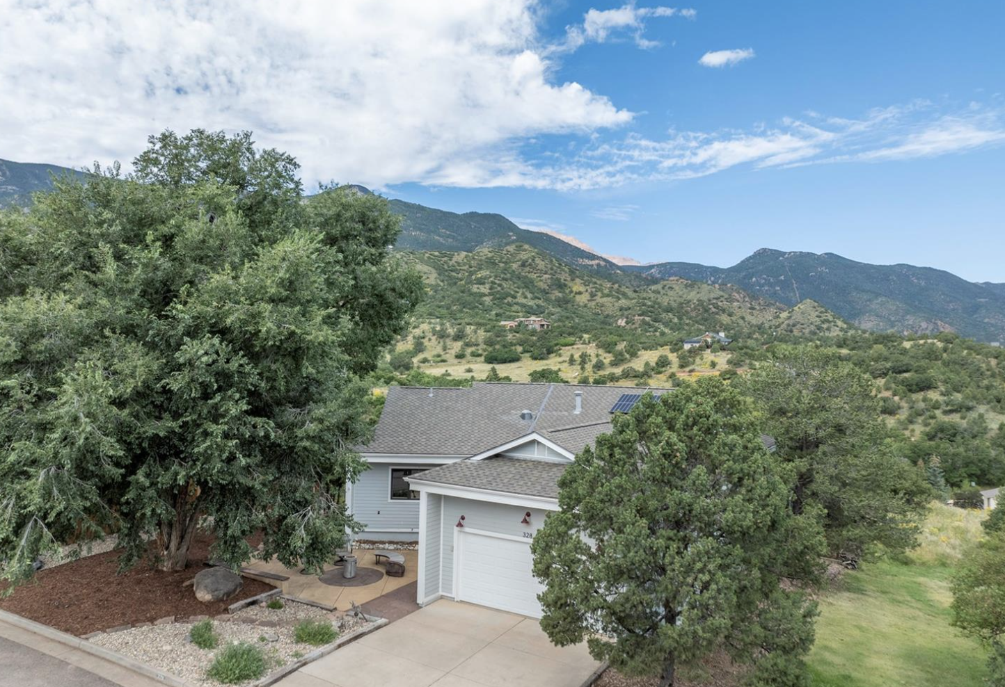 328 Sutherland Place Open House October 5, 2025 from 11AM - 2PM.